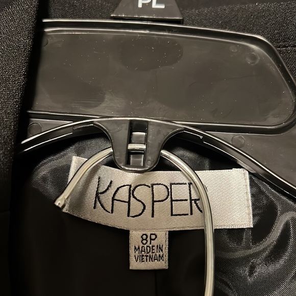 Kasper Black 2-pce suit, Sz 8P, NWOT - Picture 7 of 11